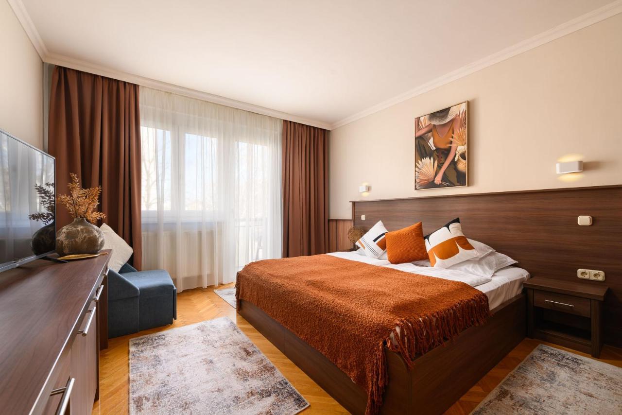 Szilfa Etterem Mariann Apartman Hajduszoboszlo Ngoại thất bức ảnh