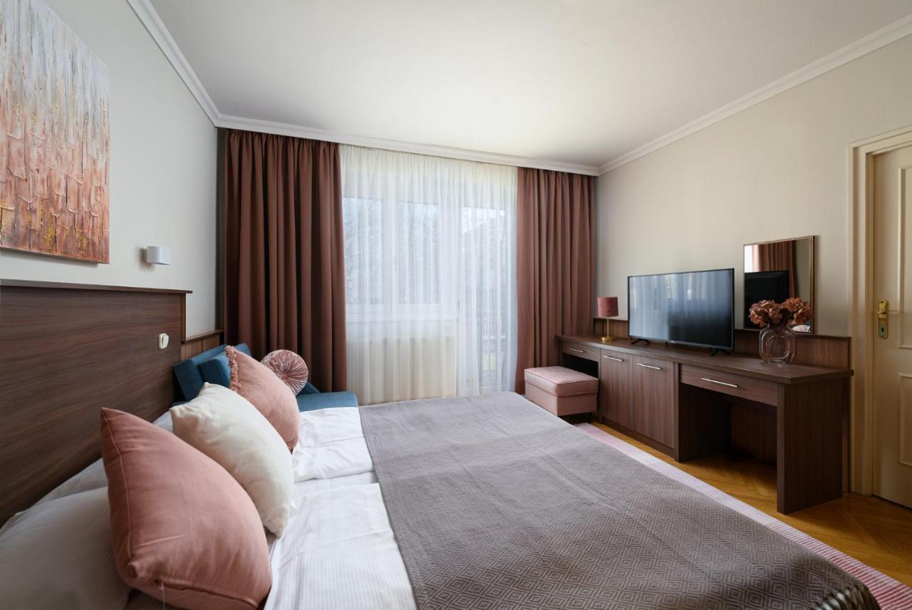 Szilfa Etterem Mariann Apartman Hajduszoboszlo Ngoại thất bức ảnh