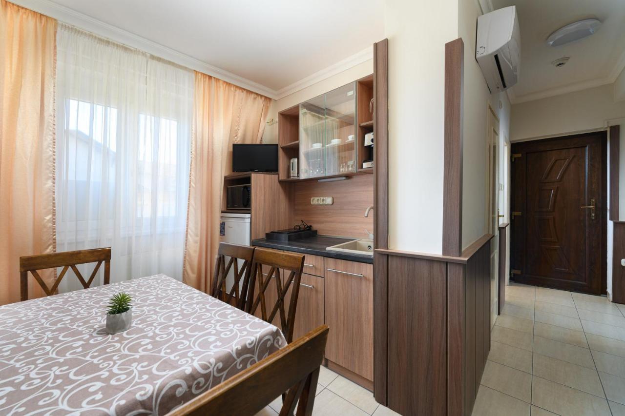 Szilfa Etterem Mariann Apartman Hajduszoboszlo Ngoại thất bức ảnh