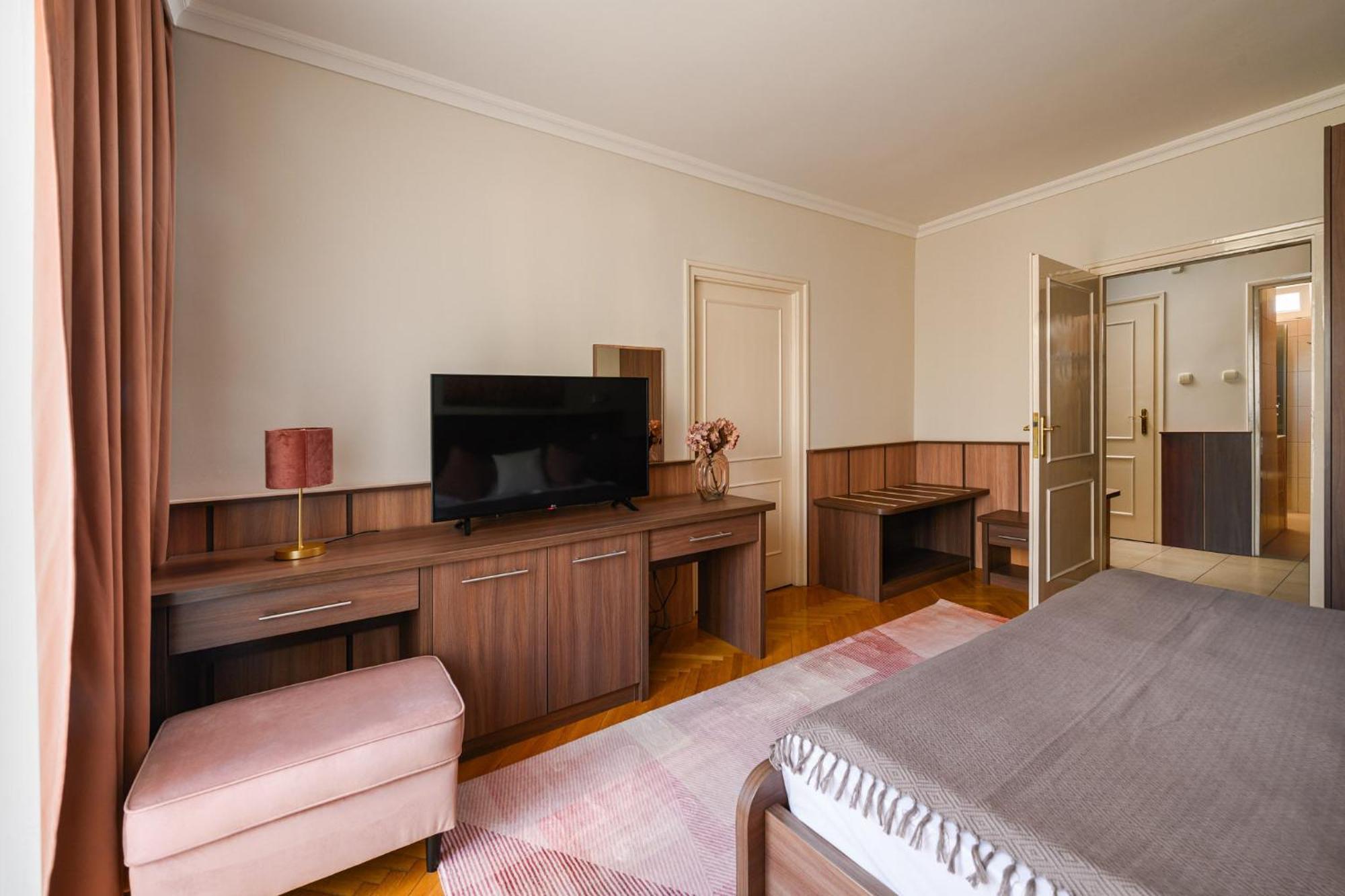 Szilfa Etterem Mariann Apartman Hajduszoboszlo Ngoại thất bức ảnh