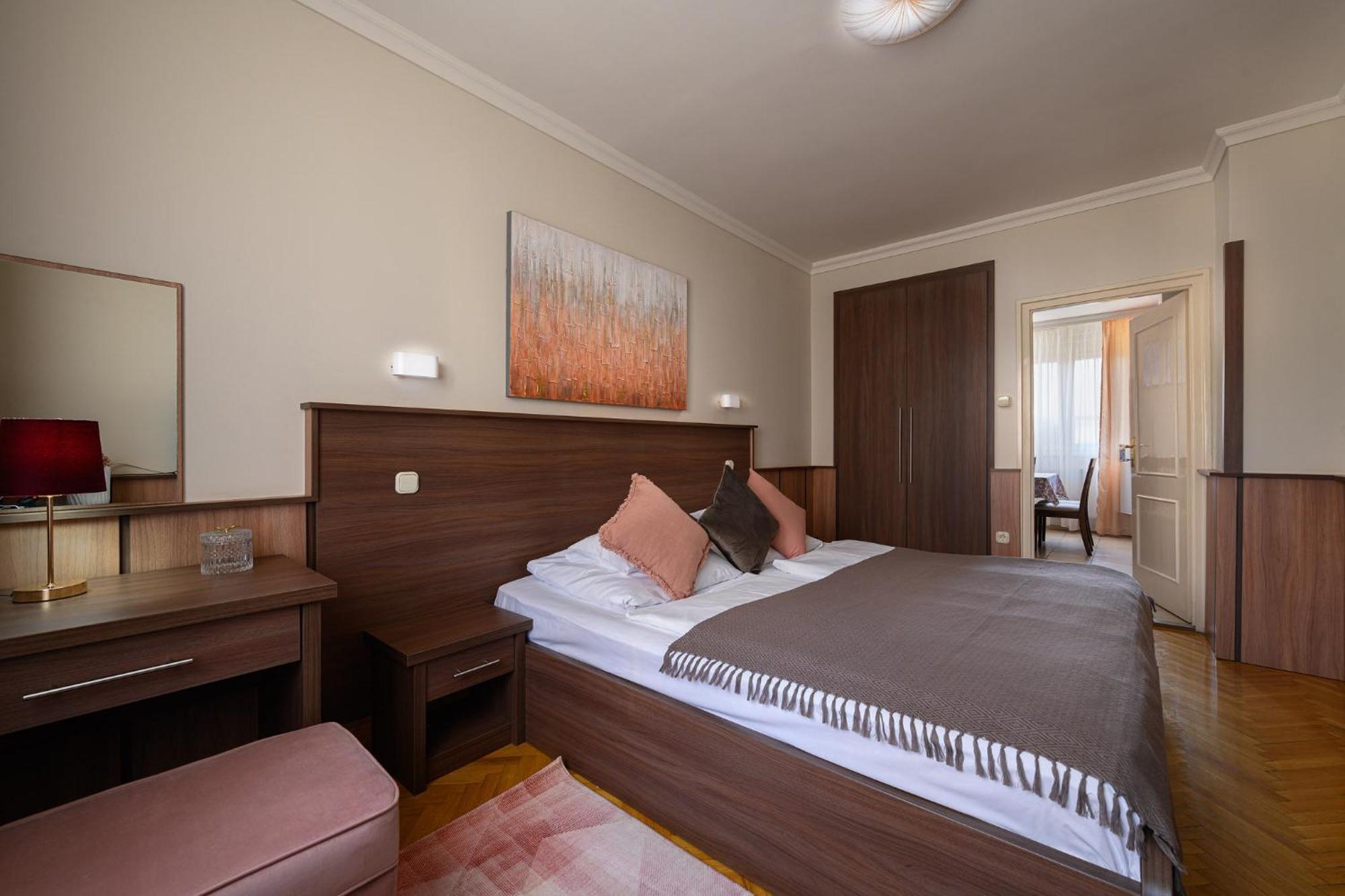 Szilfa Etterem Mariann Apartman Hajduszoboszlo Ngoại thất bức ảnh