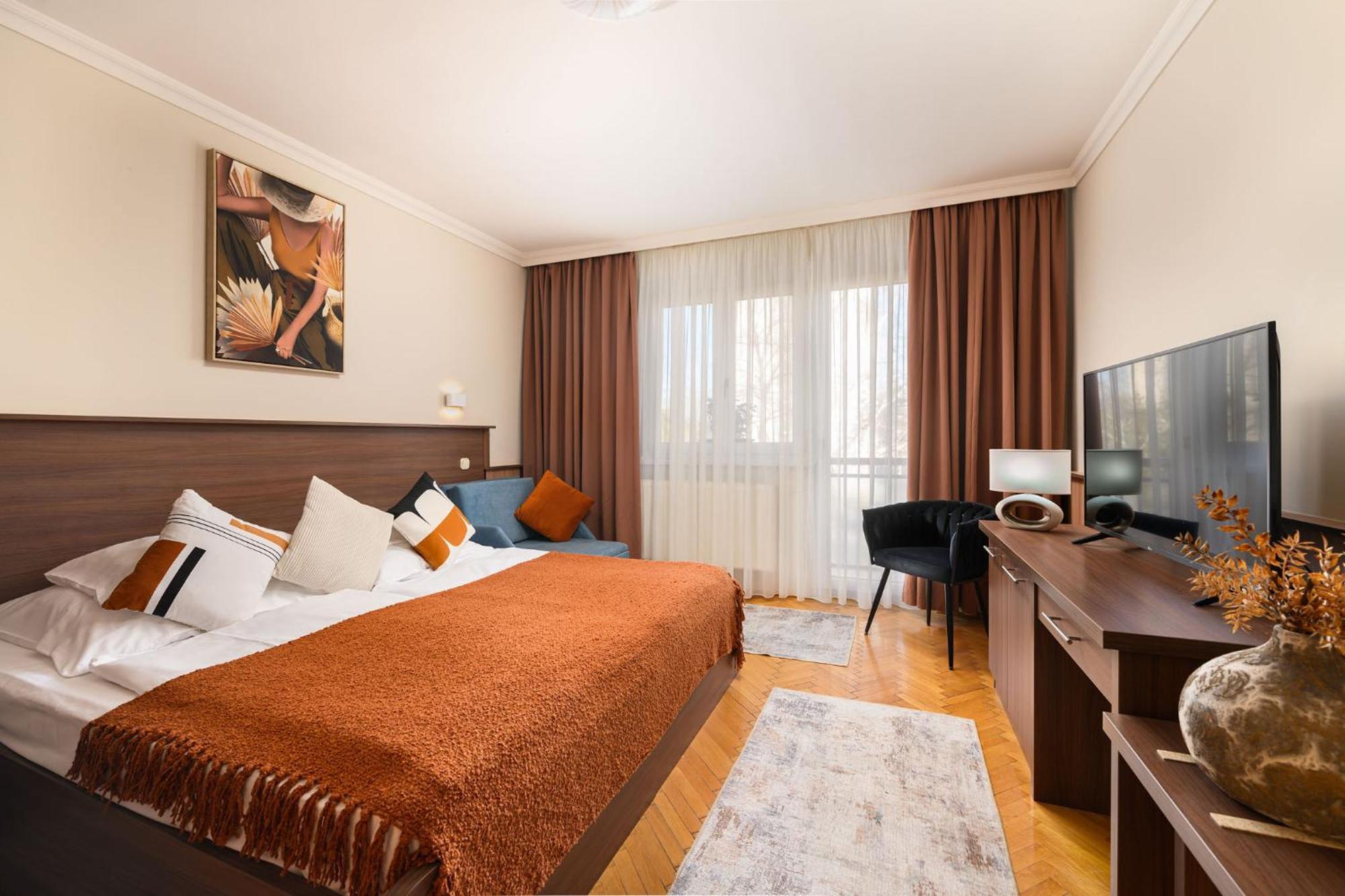 Szilfa Etterem Mariann Apartman Hajduszoboszlo Ngoại thất bức ảnh