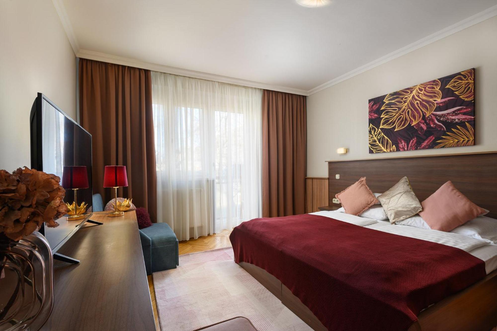 Szilfa Etterem Mariann Apartman Hajduszoboszlo Ngoại thất bức ảnh