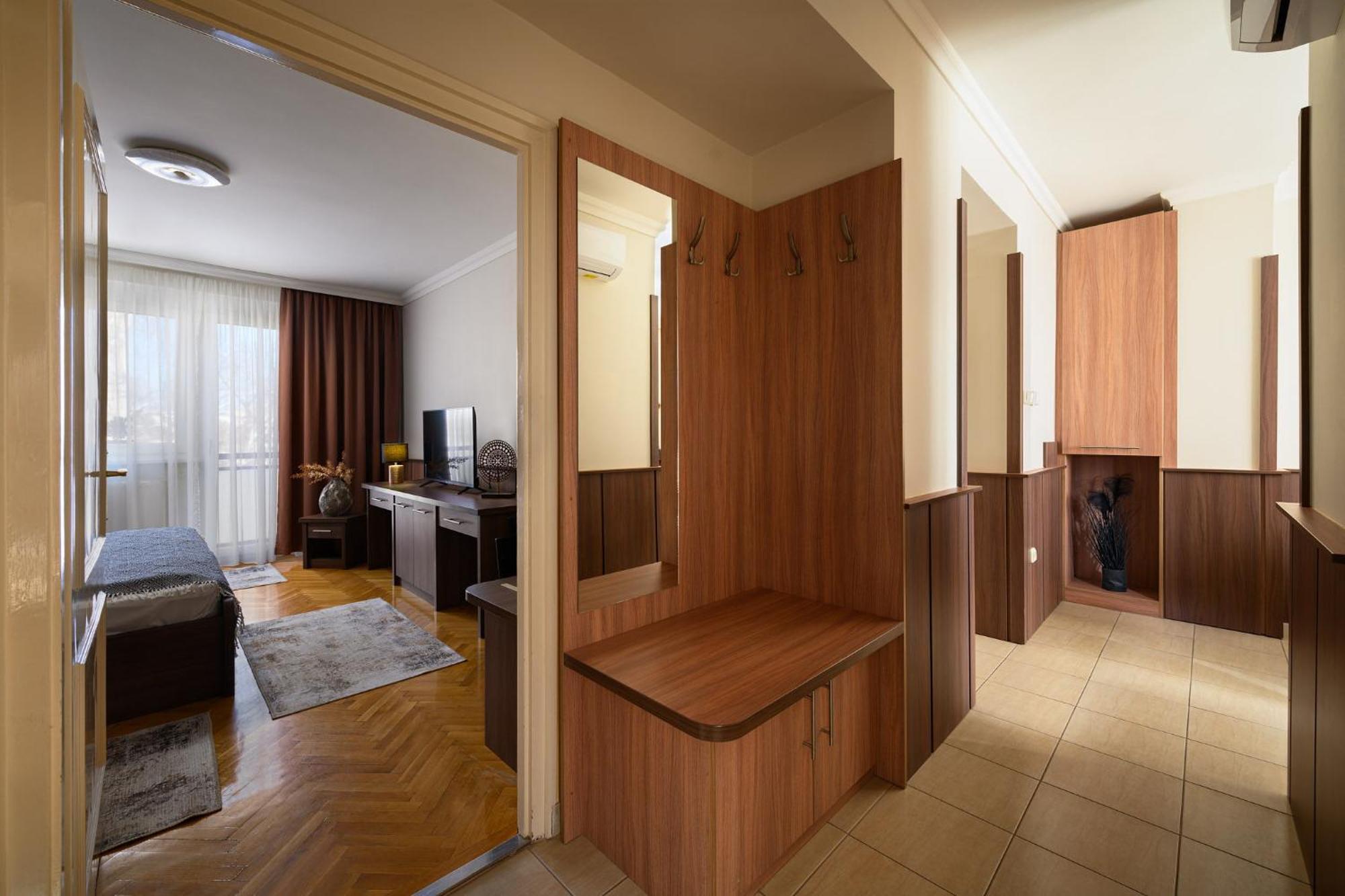 Szilfa Etterem Mariann Apartman Hajduszoboszlo Ngoại thất bức ảnh