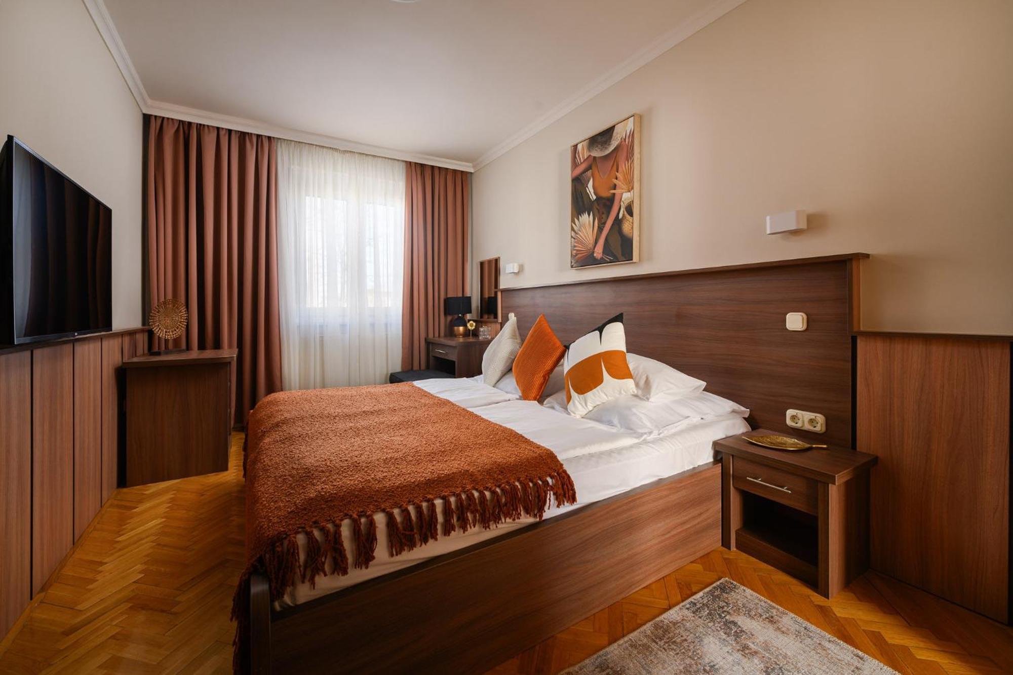Szilfa Etterem Mariann Apartman Hajduszoboszlo Ngoại thất bức ảnh